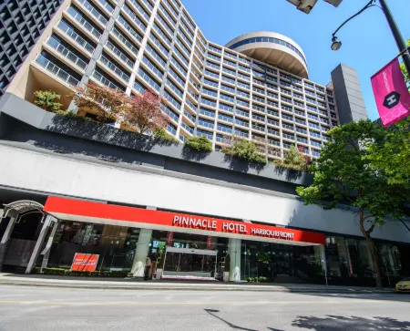 Pinnacle Hotel Vancouver Harbourfront Отели рядом с достопримечательностью «Броктон Пойнт Тотем Пол»