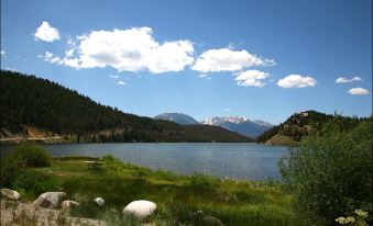 Swan Mountain Resort