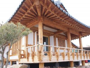 Sangju Eopungdae Ocher Hanok Pension