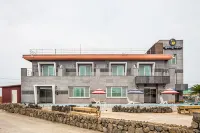Jeju Flyjin House Pension Отели рядом с достопримечательностью «Пляж Гимнеон Сеонсеги»