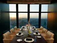 Fairmont Baku - Flame Towers Hoteles cerca de Plaza de la Bandera Nacional