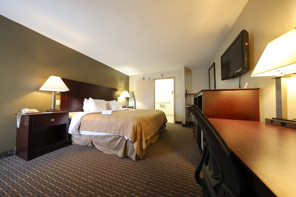 Copley Inn & Suites, Copley - Akron