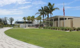 Beach Club at Siesta Key Poolside D