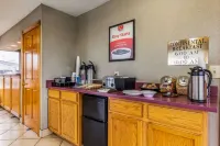 Econo Lodge - breakfast