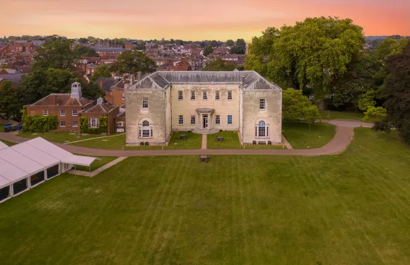 希欽修道院住宿