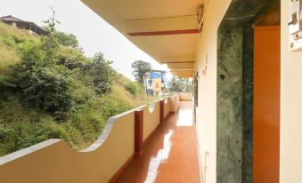 Spot on 49505 Hotel Shriprasth