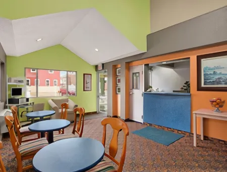 Super 8 by Wyndham Belleville IL/St. Louis Area Отели в г. Стуки Тауншип