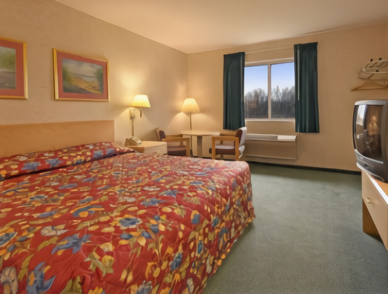 Super 8 by Wyndham Canandaigua