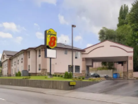 Super 8 by Wyndham Lake Country/Winfield Area Hotels in Central Okanagan