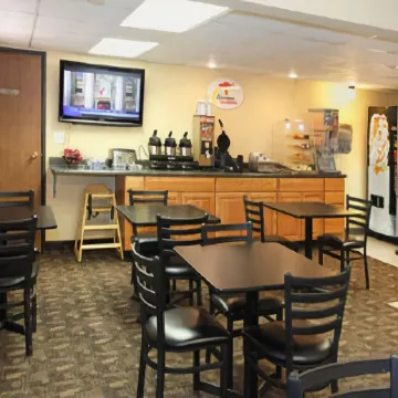Super 8 by Wyndham Bismarck