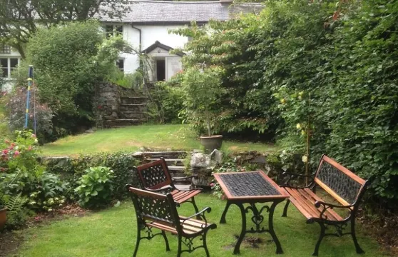 米爾水壩小屋酒店