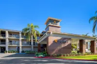 La Quinta by Wyndham Orange County Airport Hotel a 