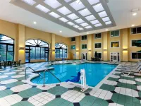La Quinta Inn & Suites by Wyndham Milwaukee Bayshore Area Hotels in Glendale