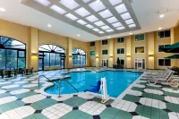 La Quinta Inn & Suites by Wyndham Milwaukee Bayshore Area Hotels in Glendale