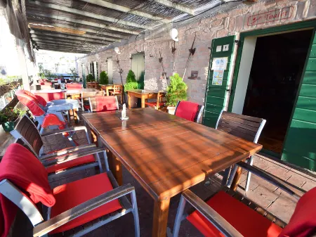 Snježana Отели в г. Karlobag