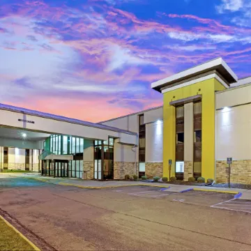 La Quinta Inn & Suites by Wyndham Detroit Metro Airport