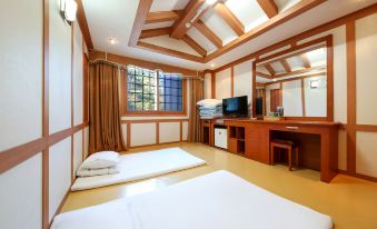 Hadong Seomjingang Hotel