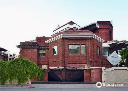 Little Chef Hotel Отели рядом с достопримечательностью «Moti Jheel»