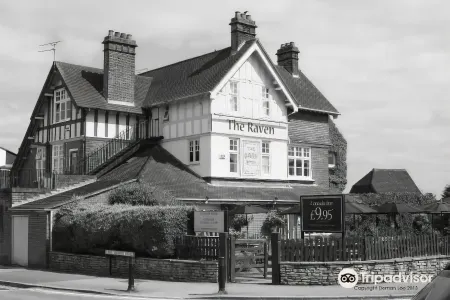 Raven Hotel by Greene King Inns Отели в г. Хук