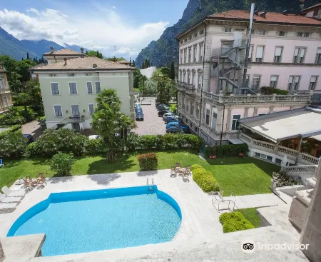 Grand Hotel Liberty Отели в г. Bezzecca