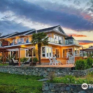 Birds of a Feather Victoria Oceanfront Studio Suites