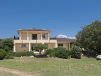 Villa I Tre Fratelli Hotels near Plage de Figari