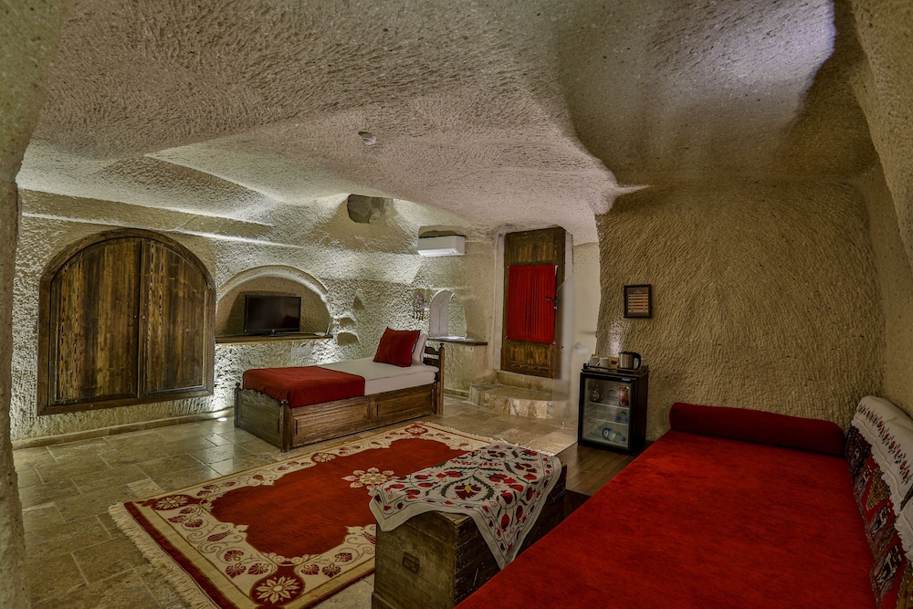 Hidden Cave Hotel