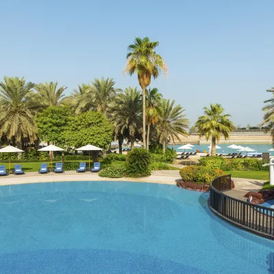 Sheraton Abu Dhabi Hotel & Resort Отели рядом с достопримечательностью «Стадион «Аль-Нахайян»»
