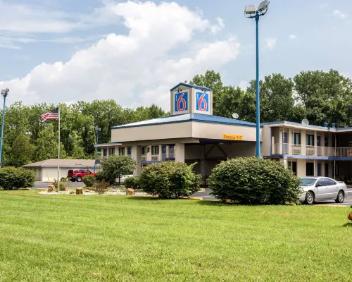 PT6 Inn Hotels in Evansville
