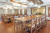 Siding 16 Lodge Hotels in Wetaskiwin