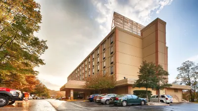 Holiday Inn Express Towson- Baltimore North Hôtels à proximité de : Needles and Threads of Ruxton