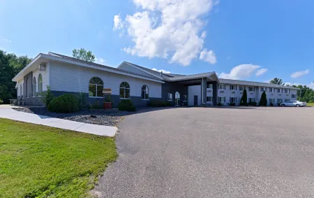 Northwoods Best Inn - Chetek Отели в г. Четек