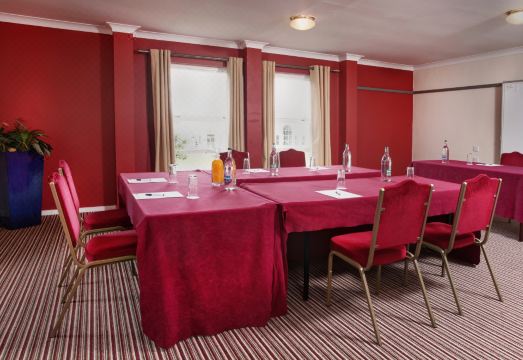 Garden Court Hotel Aylesbury - Housity