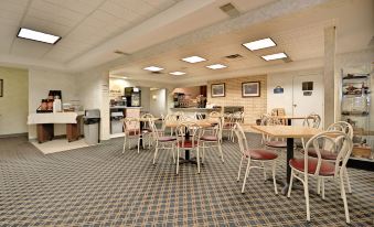 Days Inn by Wyndham Marquette