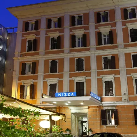 Hotel Nizza Отели рядом с достопримечательностью «Базилика Санта-Парасседе»