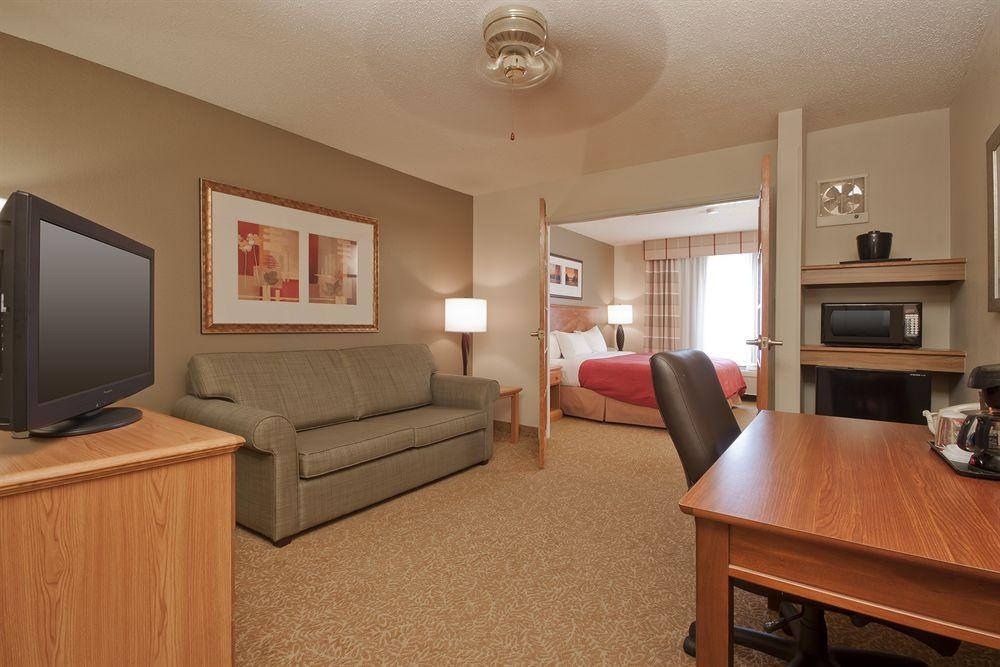 Country Inn & Suites by Radisson, Davenport, IA