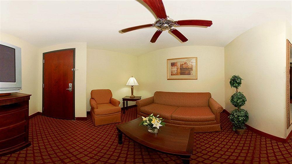 Comfort Suites Yukon - SW Oklahoma City