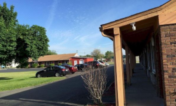 Mark Twain Motor Inn - Housity