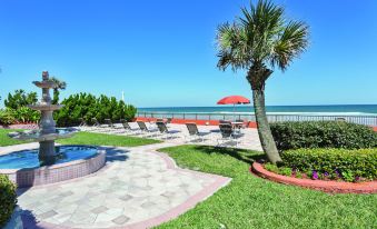 La Quinta Inn & Suites by Wyndham Oceanfront Daytona Beach