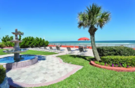 La Quinta Inn & Suites by Wyndham Oceanfront Daytona Beach