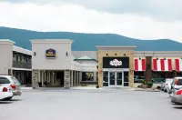 Quality Inn & Suites Hotels in Loyalsock Township