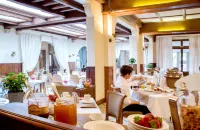 Relais des Trois Châteaux Hôtel-Restaurant - Teritoria - Pysäköinti