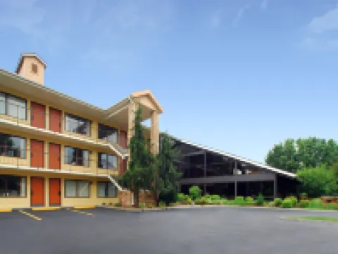 Quality Inn & Suites Sevierville - Pigeon Forge Hotels in Sevierville