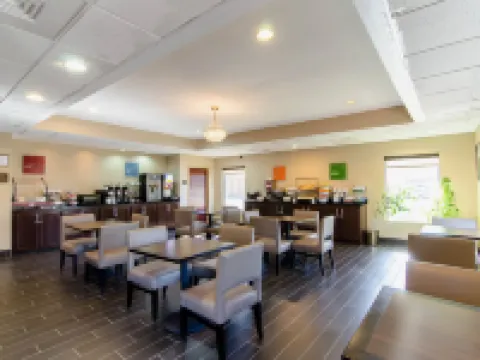 Clarion Pointe Apex - Holly Springs Hotels in Apex