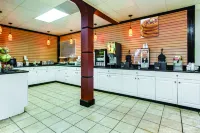 La Quinta Inn & Suites by Wyndham Atlanta Airport South - breakfast