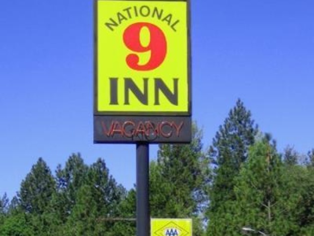 National 9 Inn - Placerville