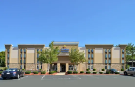 Comfort Inn & Suites East Hartford - Hartford Hotels near Charter Oak Tree Site
