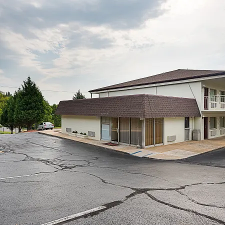 Brentwood Inn & Suites - Lynchburg