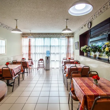 Belmont Inn & Suites