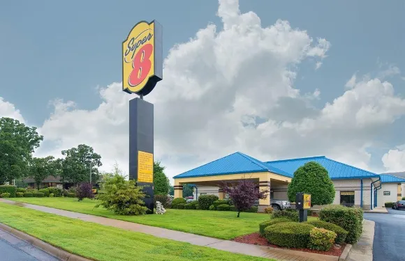 小石城北部-麥凱温德姆速8酒店